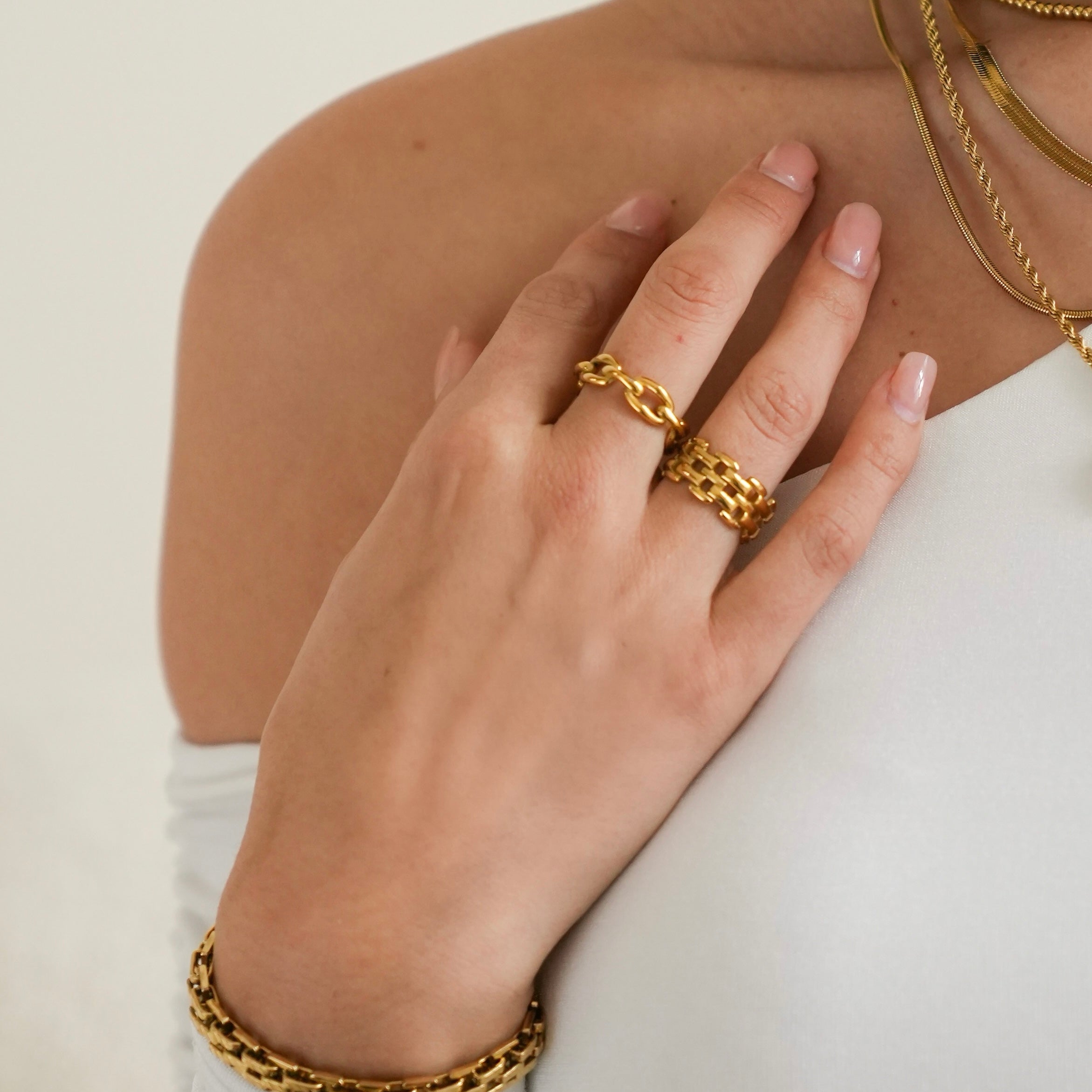 Lucie Ring